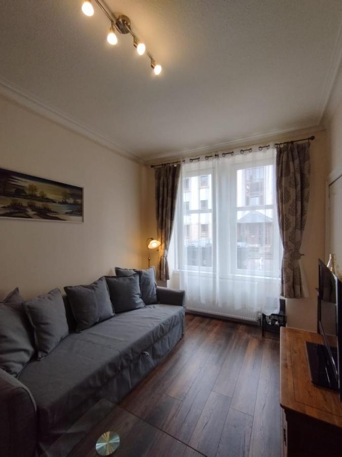 2 Bedrooms Flat Central Edinburgh, Sleeps 6, In The Shadow Of Holyrood Park And Arthur'S Seat With Free Parking, Two Bed Rooms المظهر الخارجي الصورة