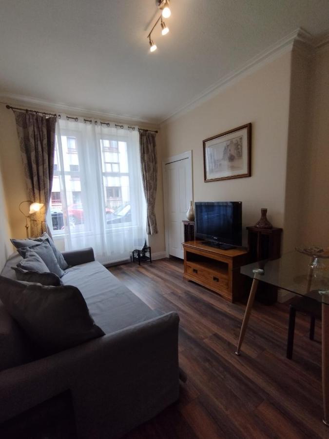 2 Bedrooms Flat Central Edinburgh, Sleeps 6, In The Shadow Of Holyrood Park And Arthur'S Seat With Free Parking, Two Bed Rooms المظهر الخارجي الصورة