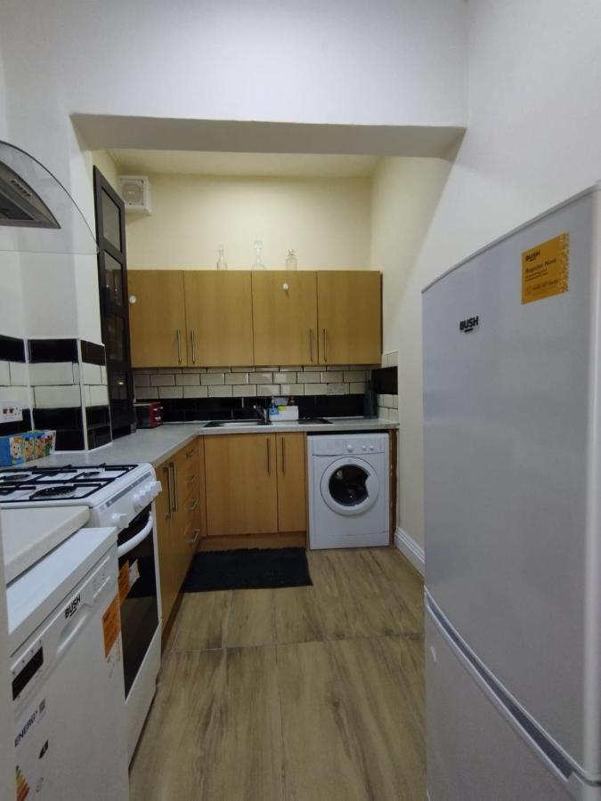 2 Bedrooms Flat Central Edinburgh, Sleeps 6, In The Shadow Of Holyrood Park And Arthur'S Seat With Free Parking, Two Bed Rooms المظهر الخارجي الصورة