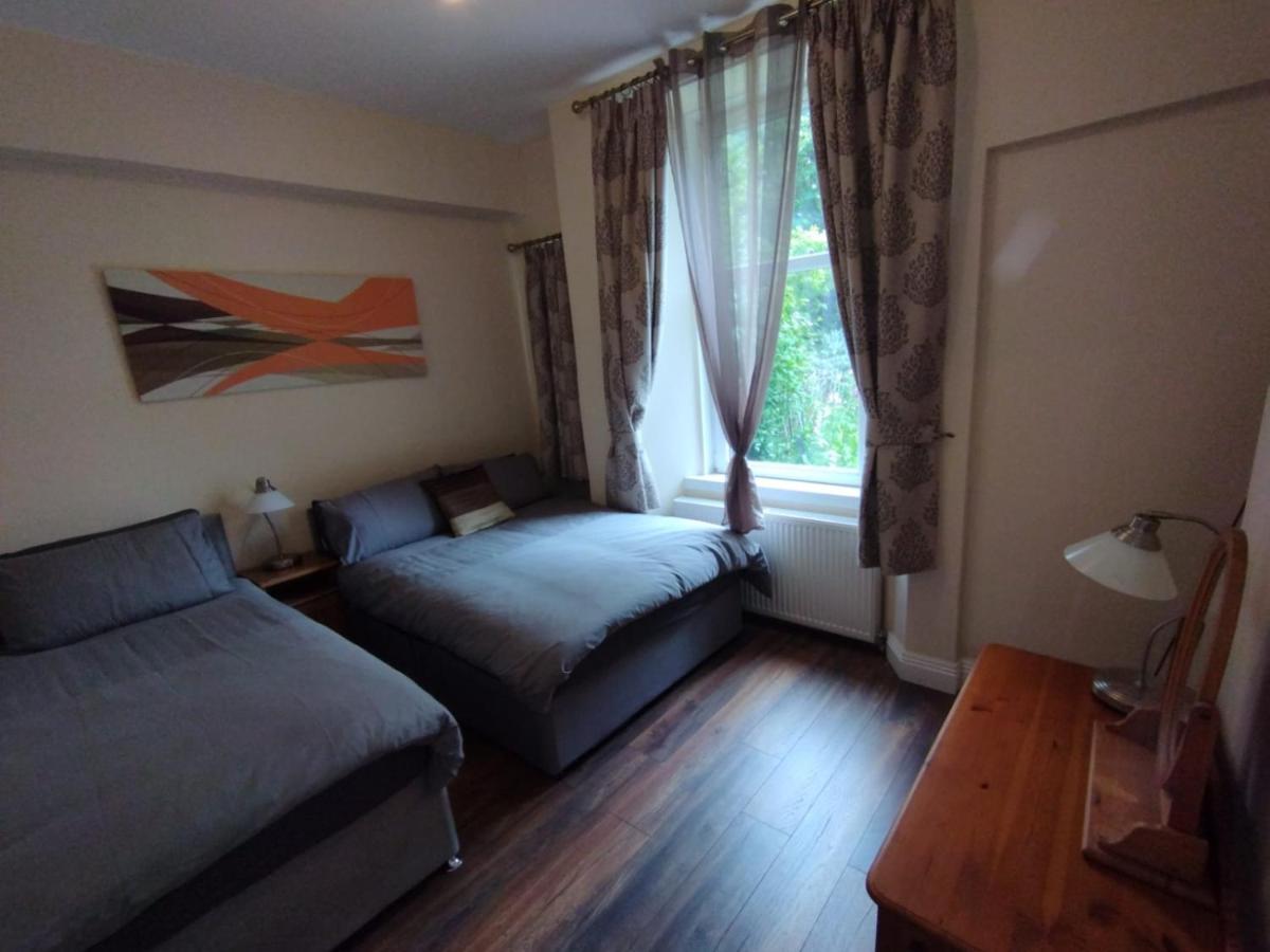 2 Bedrooms Flat Central Edinburgh, Sleeps 6, In The Shadow Of Holyrood Park And Arthur'S Seat With Free Parking, Two Bed Rooms المظهر الخارجي الصورة