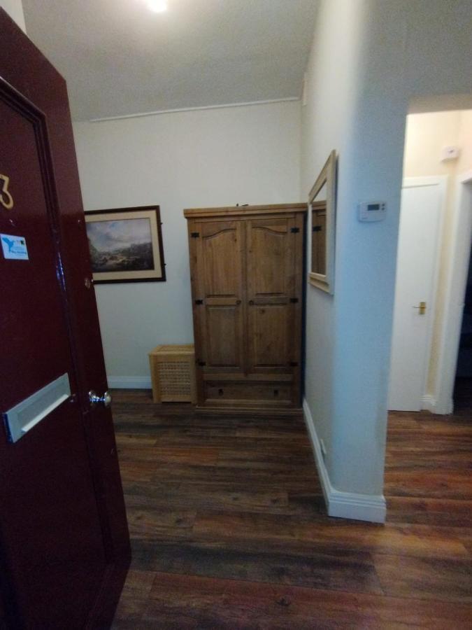 2 Bedrooms Flat Central Edinburgh, Sleeps 6, In The Shadow Of Holyrood Park And Arthur'S Seat With Free Parking, Two Bed Rooms المظهر الخارجي الصورة