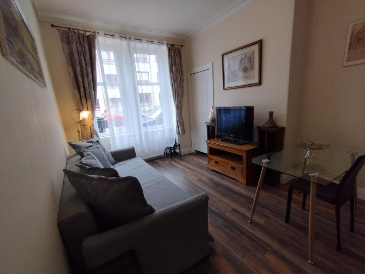 2 Bedrooms Flat Central Edinburgh, Sleeps 6, In The Shadow Of Holyrood Park And Arthur'S Seat With Free Parking, Two Bed Rooms المظهر الخارجي الصورة